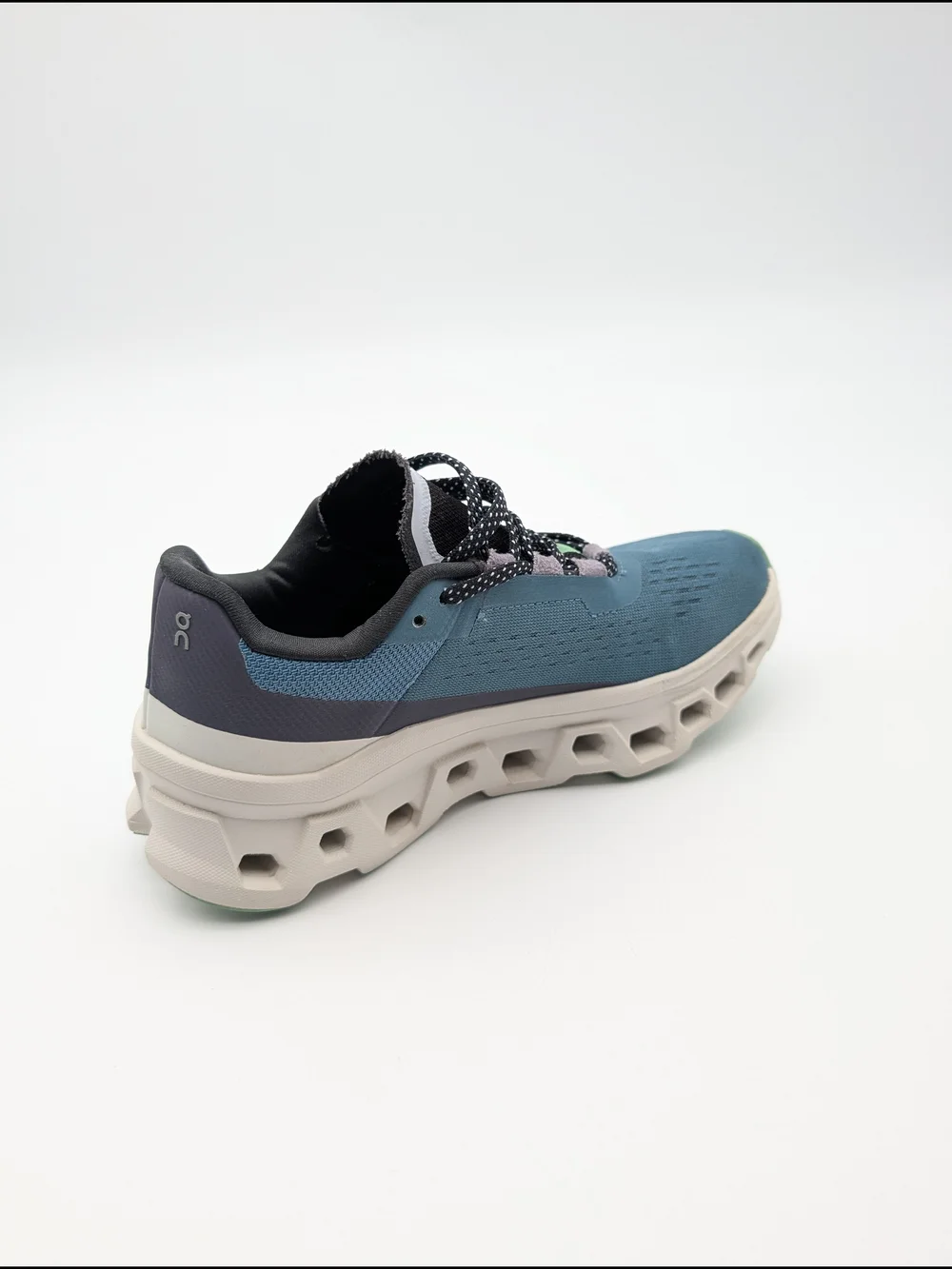 On Cloud monster Women’s Teal Blue Size 7 Running Shoes Comfort